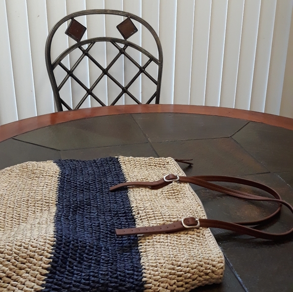 Ello Blue and Tan straw purse - Picture 3 of 3
